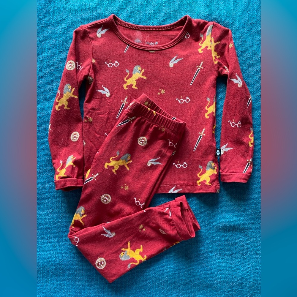 Kyte Baby - Long Sleeve Pajamas in Gryffindor/Harry Potter - size 18-24 months